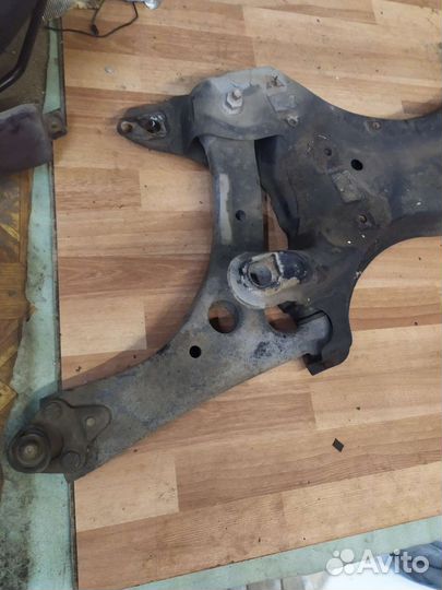 Подрамник передний Джили Эмгранд седан