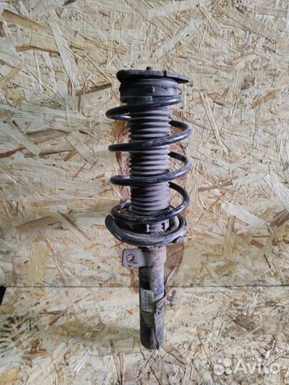 Стойка подвески передняя левая Mazda 3 Хэтчбек BL