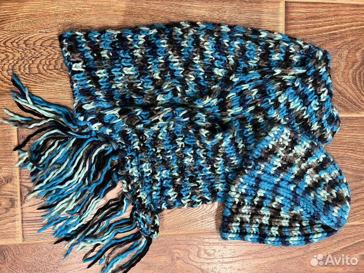 Шарфы и шапки и медицинский халат бесплатно