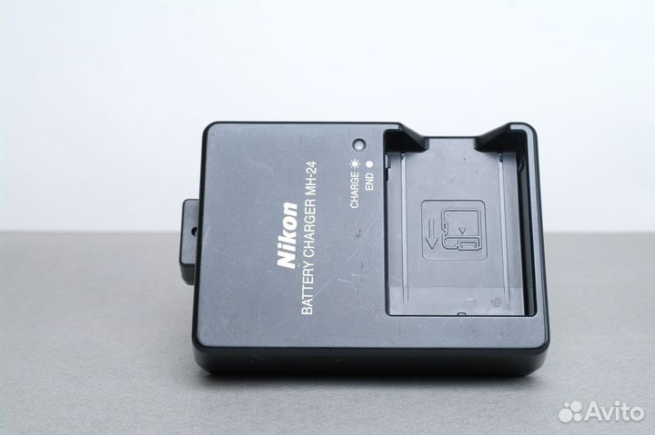 Зарядное Nikon MH-24 (EL EN14)