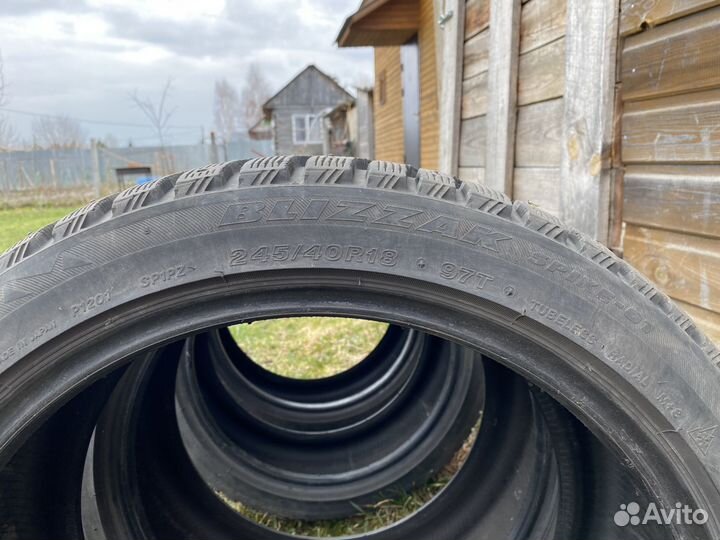 Bridgestone Blizzak Spike-01 245/40 R18 97T