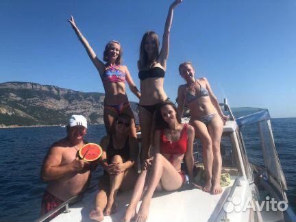 Прогулочный катер