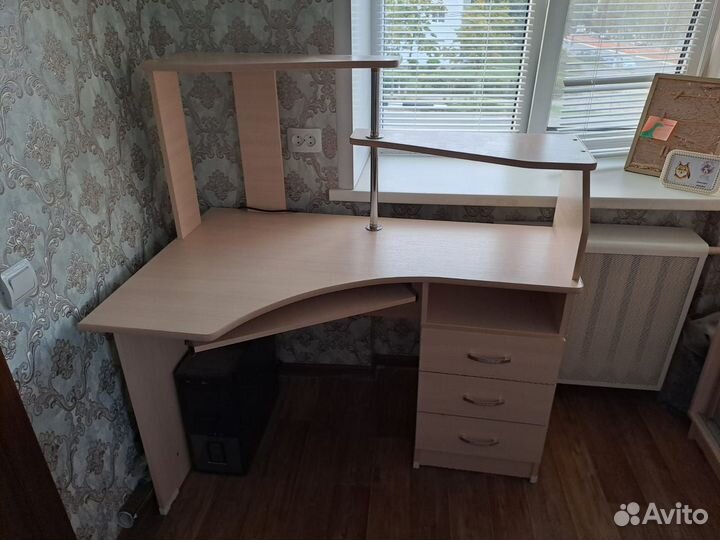 Продам компьютерный стол