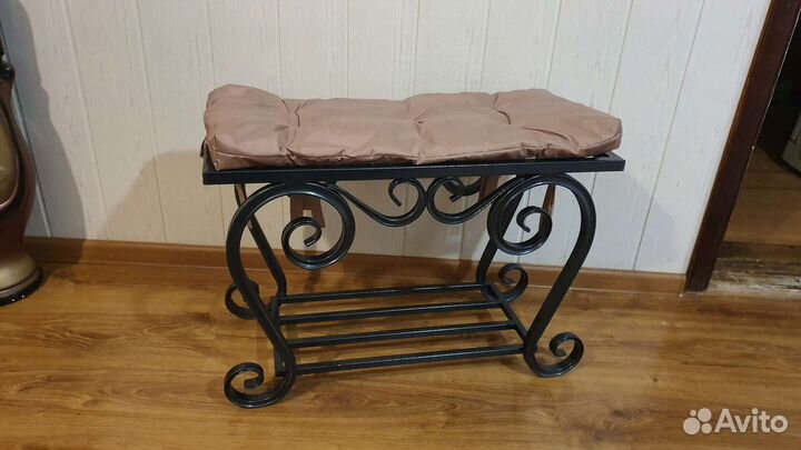 Кованая обувница