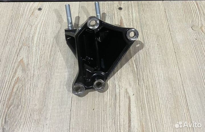 Опора двигателя двс Кронштейн Hyundai I30