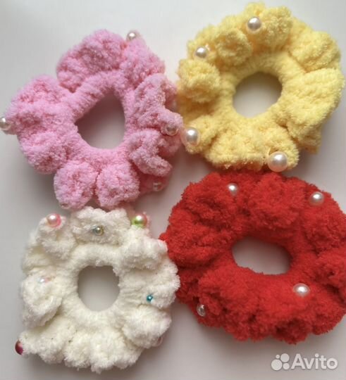 Резинка для волос вязаная плюшевая ручной работы