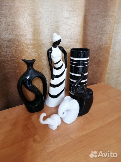 Вазы, девушка, слоники