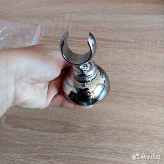Держатель для лейки душа настенный регулируемый