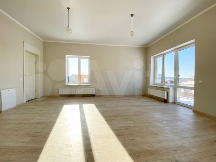 Коттедж 370 м² на участке 11 сот.