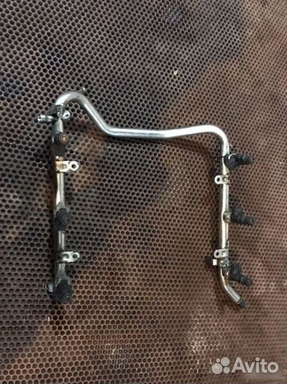 Топливная рампа с форсунками Mercedes E W210