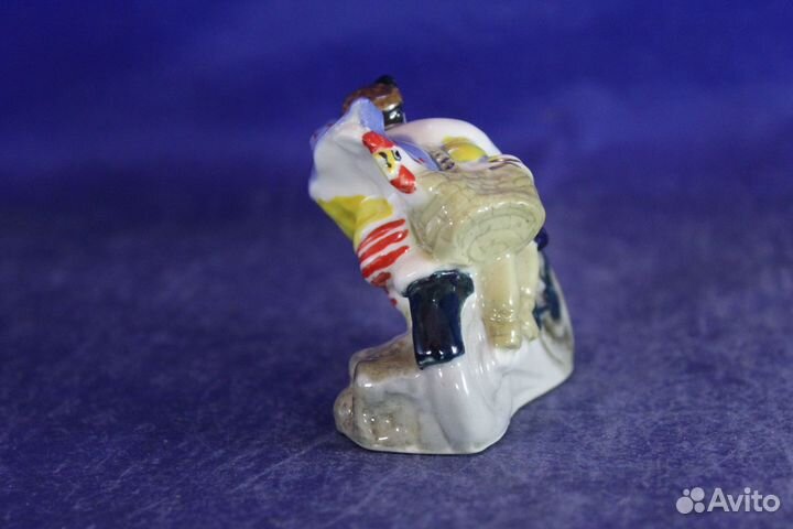 На мотоцикле На базар самая редкая статуэтка фарфо