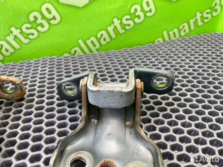 Петли дверей передние левые Mazda Mpv LW5W GY-DE