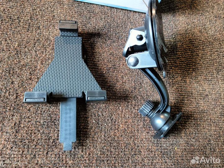 Держатель для планшета в машину