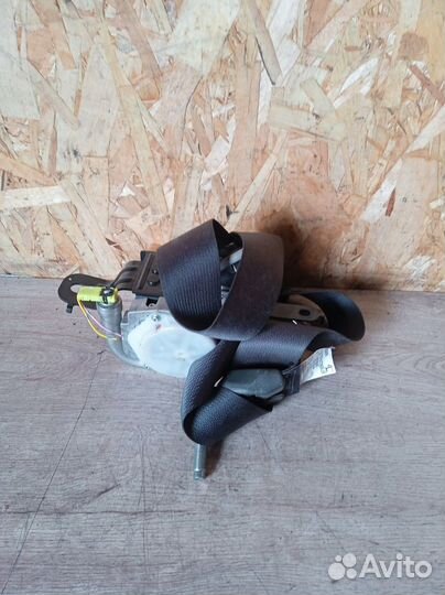 Ремень безопасности Nissan Navara D40