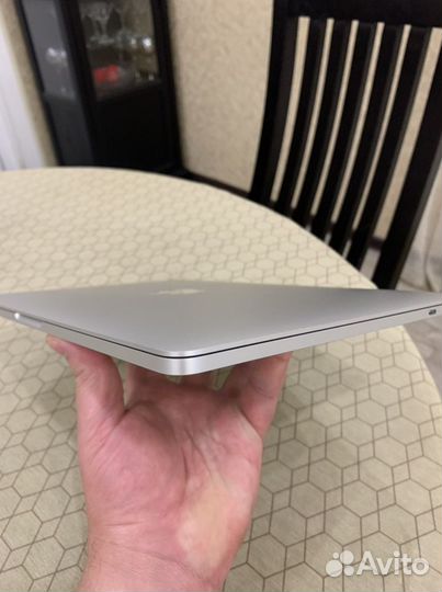 Apple MacBook Pro 13 2017 touch bar