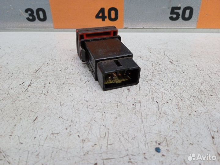 Кнопка аварийной сигнализации Hyundai Elantra 3