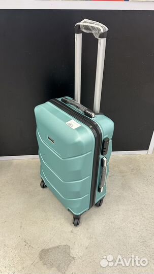 Чемодан размер S+