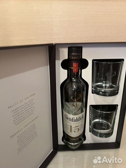 Пустая бутылка и коробка от виски Macallan