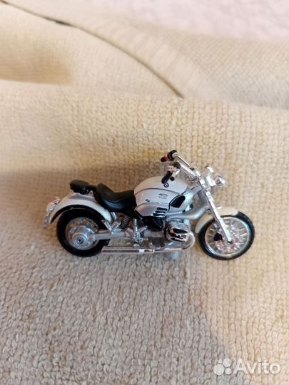 Модель мотоцикла BMW R 1200c,белый,м 1:43