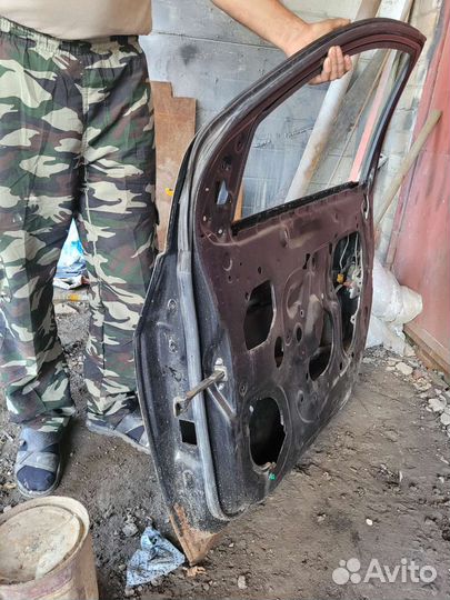 Дверь передняя правая на chevrolet aveo T300