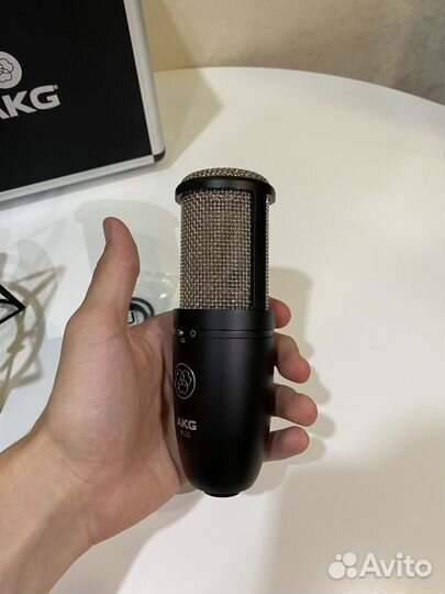 Студийный микрофон akg p420