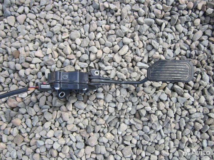 Педаль газа Toyota Corolla Fielder NZE141 1NZ-FE