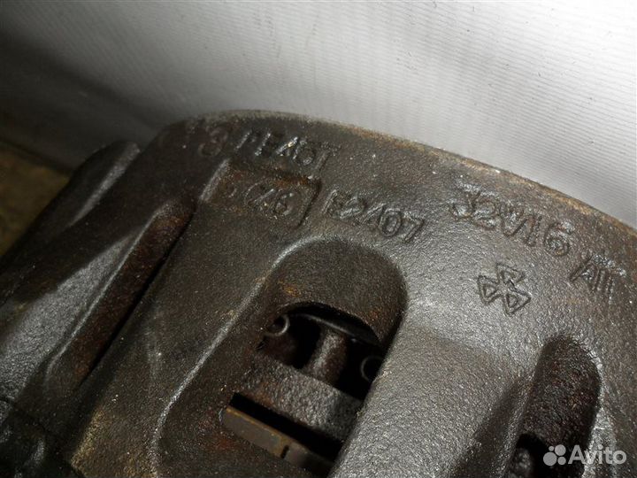 Ступица (кулак, цапфа) передняя правая Toyota