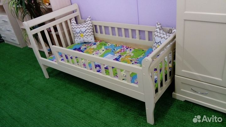 Кровать из массива