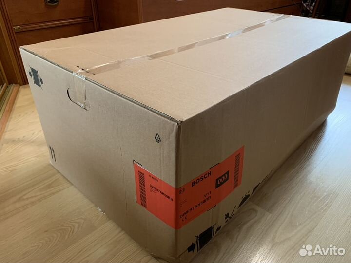 Вытяжка настенная Bosch DWF97AK60R (новая)