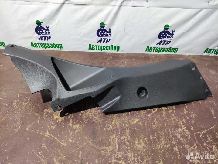 Накладка на стойку задняя правая Ford Focus 3