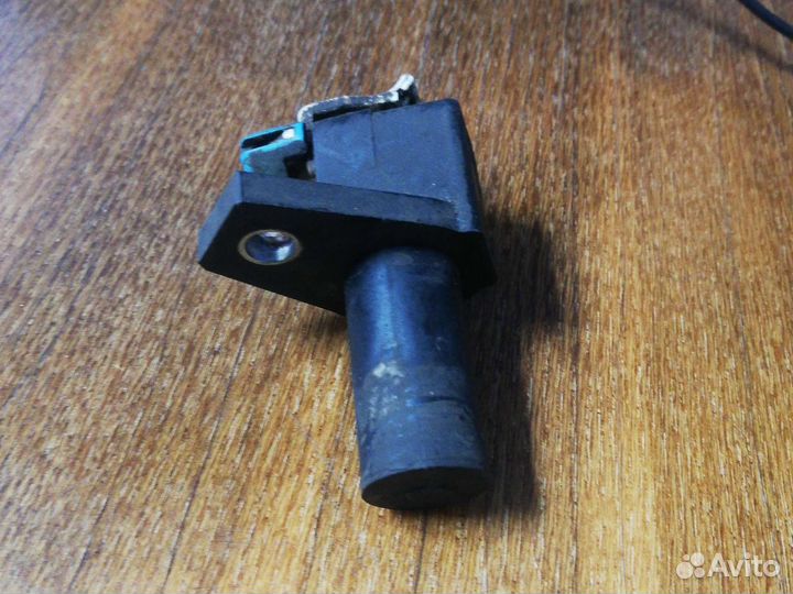 Датчик положения коленвала Лада Ларгус