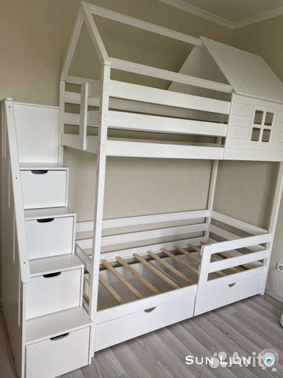 Детская двухярусная кровать