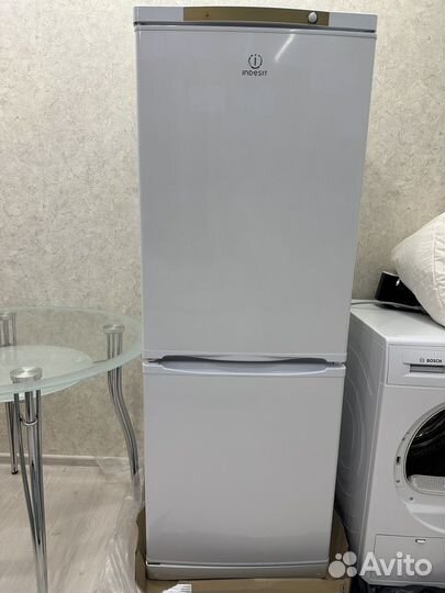 Холодильник бу indesit
