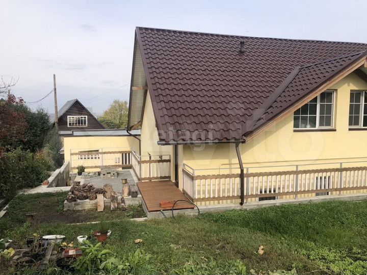 Дом 174 м² на участке 8,1 сот.