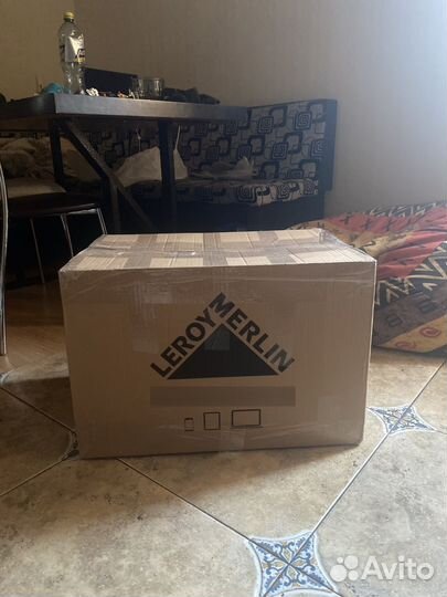 Коробка с детскими вещами