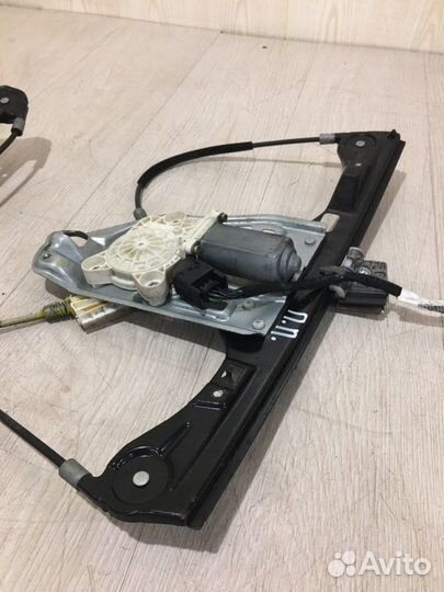 Стеклоподъемник передний правый Mercedes Benz C180