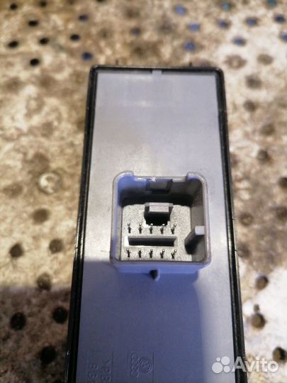 Блок управления стеклоподьемниками Skoda Yeti 1.2