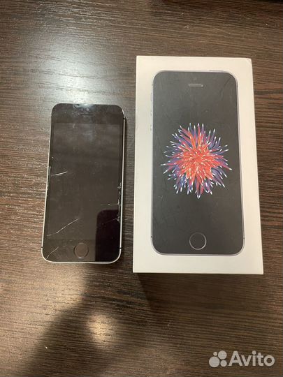 iPhone SE, 32 ГБ