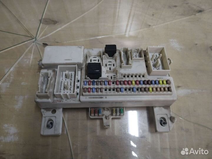 Монтажный блок вольво 8690719