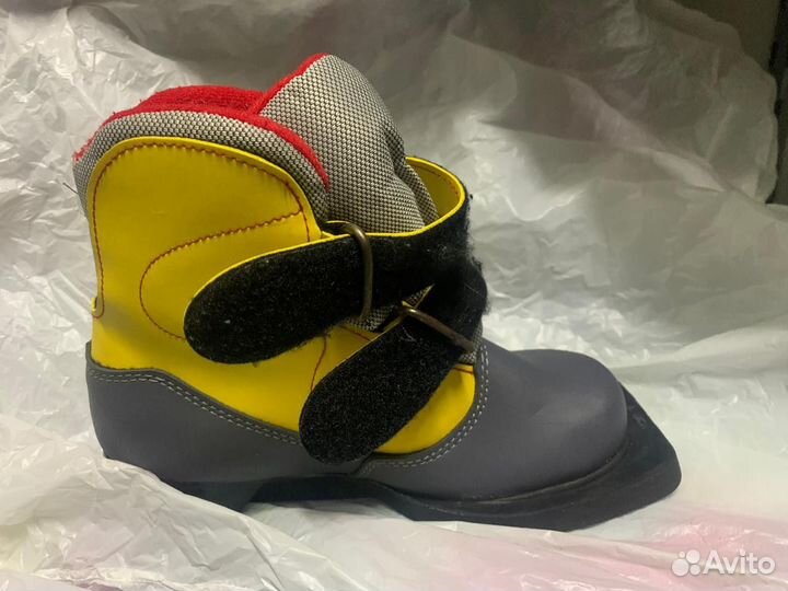 Лыжные ботинки