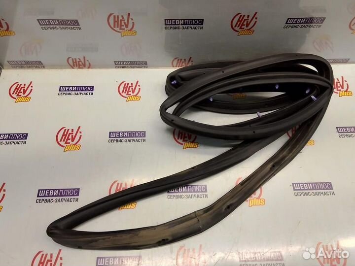 Уплотнитель двери задней левой задней, Hummer H3