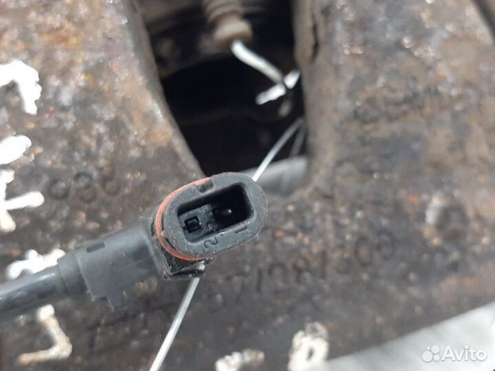 Суппорт передний правый Chrysler Crossfire 2005