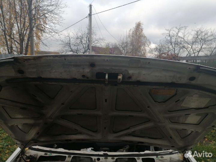 Капот Nissan N15