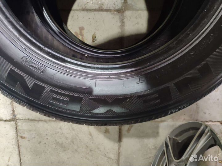 Nexen Roadian 571 235/65 R17