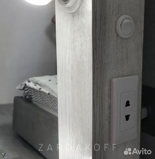 Гримерное зеркало с подсветкой