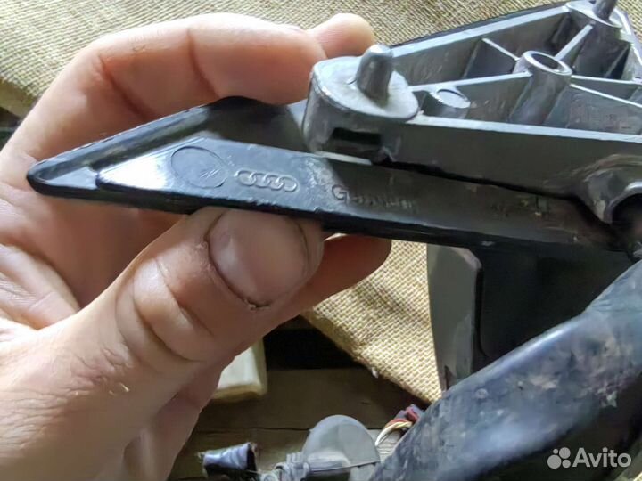 Боковое зеркало Audi A6 C6