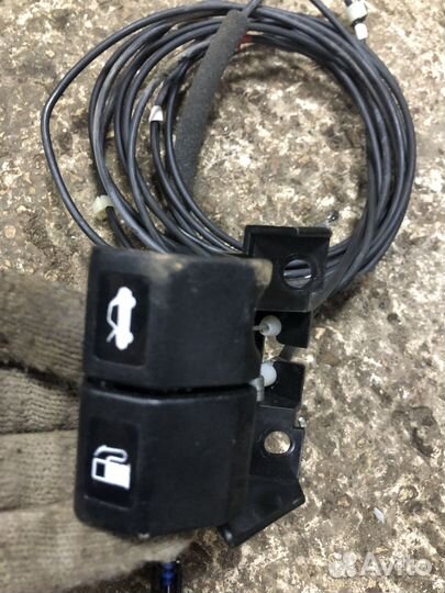 Трос лючка бака Nissan Tiida 1