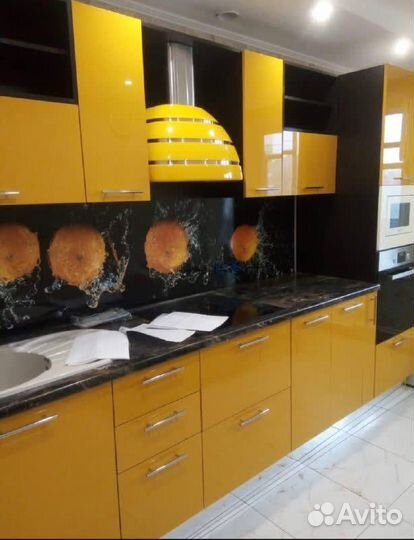 Кухонный гарнитур желтый в стиле минимализм