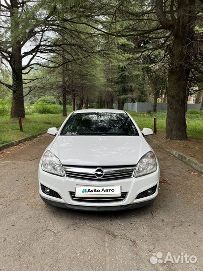 Opel Astra 1.6 МТ, 2012, битый, 281 000 км