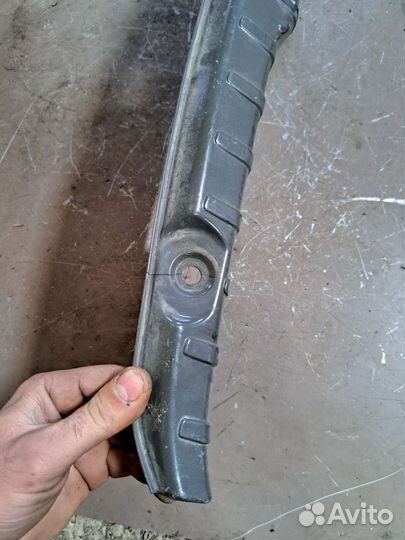 Накладка замка багажника BMW f01